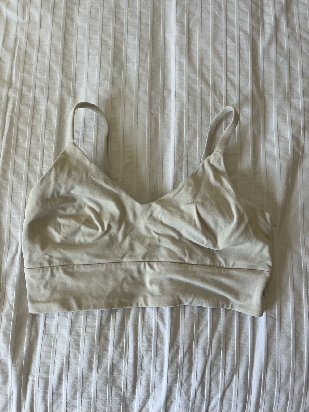 lululemon Focuser Scoop-Neck Bra Nulu
Light Support, A/B Cup - Light Ivory - Picture 6 of 7